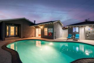 Coastal Lagoon - Pool Heating - Games - Air Hockey - Long Beach - 0