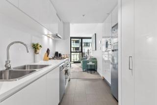 CBD Luxe Pad SkyTower Pool Gym - Brisbane - 0