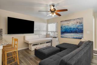 Surfers Dreams - 5min Drive to Beach with PoolTable - Long Beach - 8