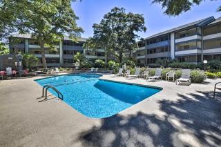 Steps to Shore and Pool Access Myrtle Beach Condo - Myrtle Beach - 8