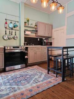 Vintage Eastside Beltline Trail Apartment by Krog St Market with Free Parking - 6