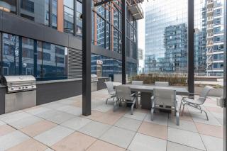 Modern Apt with Water Views - Boston - 3