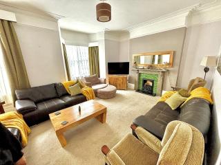 Tidesreach Filey, sleeps 13, close to beach - Filey - 0