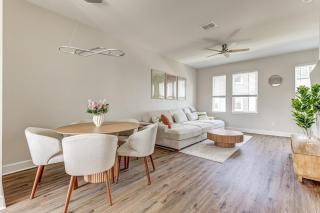 Stylish Midtown 3 Bedroom 4 Bathroom Private Garage Family & Group Ready - Tampa - 1