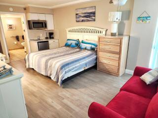 Daytona King Oceanview Studio w/kitchenette, pool - Daytona Beach - 8