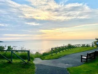 Tidesreach Filey, sleeps 13, close to beach - Filey - 4