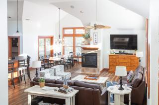 Golf Cart Friendly Pool Game Room & Resort Perks - Corolla - 9