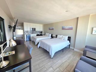 Oceanfront Studio 2 Queen beds kitchenette & pool - 8