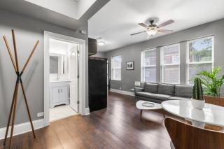 Stylish Humboldt Park Retreat - Walk to Parks & Easy Transit! - Chicago - 4
