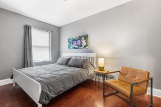 Stylish Humboldt Park Retreat - Walk to Parks & Easy Transit! - Chicago - 1