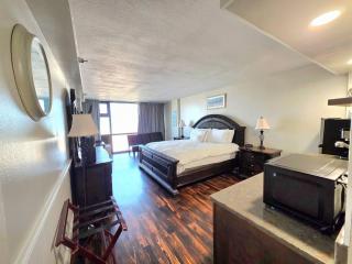 Beachfront Studio fit for a King - Daytona Beach - 8