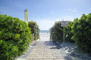 Beachfront Studio fit for a King - Daytona Beach - 6