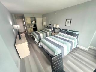 Oceanview Studio w/kitchen, pool, tiki bar - 8