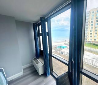 Oceanview Studio w/kitchen, pool, tiki bar - 5