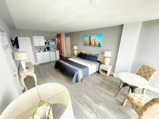 King Deluxe Oceanview w/tiki bar-pool, kitchenette - 8