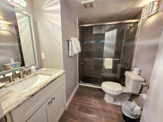 King Deluxe Oceanview w/tiki bar-pool, kitchenette - 2