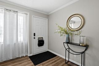 Lovely Updated 3 BR Home w Backyard Sleeps 6 - Royal Oak - 2