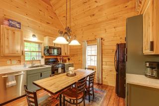 Fire Pit and Porch Warm and Woodsy Rothbury Escape! - Rothbury - 9