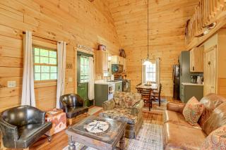 Fire Pit and Porch Warm and Woodsy Rothbury Escape! - Rothbury - 6