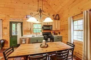 Fire Pit and Porch Warm and Woodsy Rothbury Escape! - Rothbury - 2