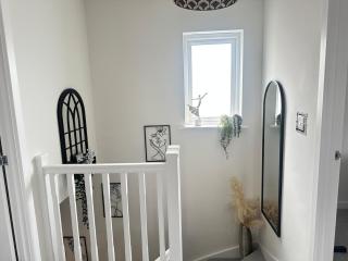 Luxury four bedroom house - Wolverhampton - 8