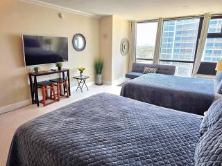 2 queen bed studio w/kitchenette, pool, tiki bar - 9