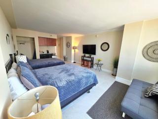 2 queen bed studio w/kitchenette, pool, tiki bar - 6