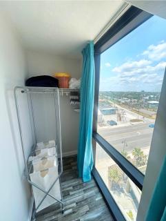 Romantic King Unit w/kitchenette, pool, tiki bar - 5