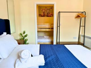Pool Table 1-Bedroom House, near City Centre and Public Transport, Dog Friendly, Sleeps 5, Free Parking - Heaton - 6