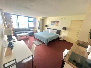 Daytona Oceanside Adjoin studios w/pool, Tiki Bar - 1