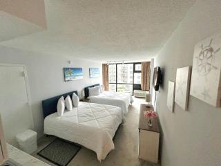 Daytona Oceanside Adjoin studios w/pool, Tiki Bar - 9