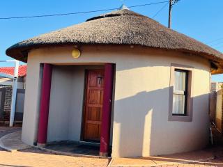 Empire Guesthouse - Leribe - 3