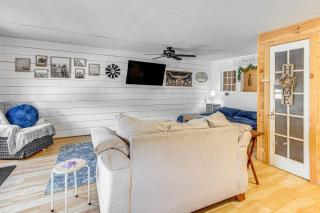 Lake and Mtn Views Vermont Couples Retreat! - Barton - 7