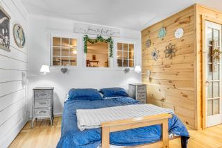 Lake and Mtn Views Vermont Couples Retreat! - Barton - 3