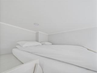 Airy Loft Nestled in Old Town - Riga - 4