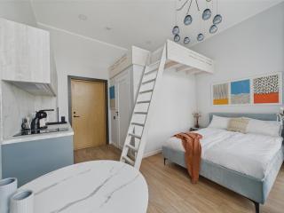 Airy Loft Nestled in Old Town - Riga - 1