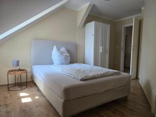 Helle, gemütliche Gästewohnung im Haus Zur Wartburg - Riesa - 0