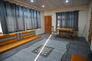 Maizban The host - - 7