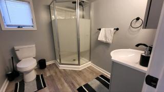 Ocean Eyes half mile to Beach Pet friendly AC - - 8