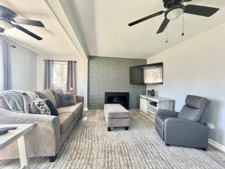 Ocean Eyes half mile to Beach Pet friendly AC - - 6