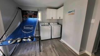 Ocean Eyes half mile to Beach Pet friendly AC - - 4