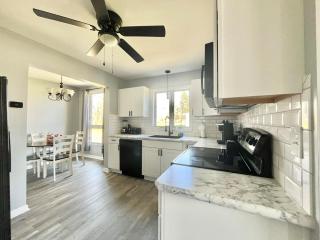 Ocean Eyes half mile to Beach Pet friendly AC - - 1