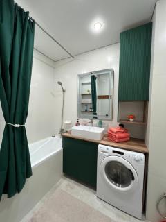 Уютная двухкомнатная евро трешка на Туране - 3