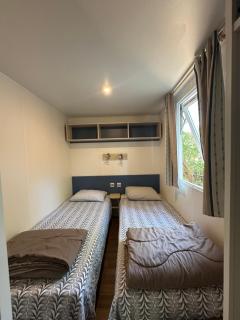 Mobil Home climatisé 2 chambres Sous les pins - 3