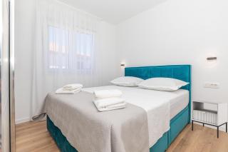 Lucy Amor - Kaštela - 2
