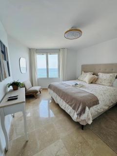 Modern beachfront apartment 2 Bdrm , incredible views - Estepona - 3