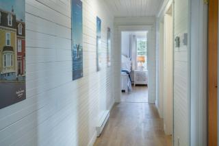 The Bluebird Cottage Lake Front 4bdrms - Holyrood - 3