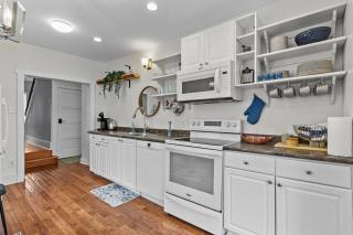 Stay On Bond 2bd 1bth Queen Beds Deck Vws - St. John's - 8
