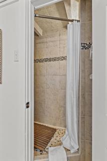 Bond St Flat 1bd 1bth Zen Garden Central - St. John's - 2