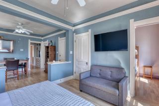 Spacious 7BR 2 BA Private Retreat Near Attractions - Milwaukee - 7